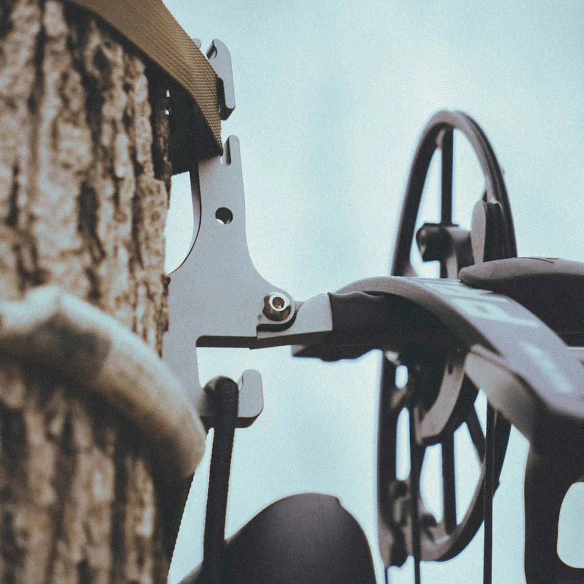 Latitude Outdoors Bite Bow hanger