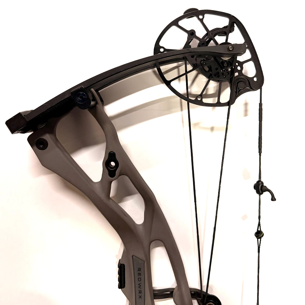 Hoyt Carbon RX-8  - RH - 65#  - Used Bow